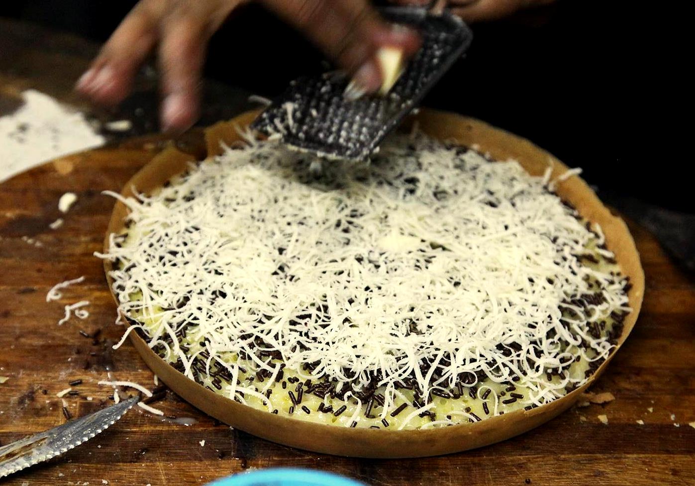 Cara Membuat Martabak Manis/Terang Bulan yang Lembut dan Legit